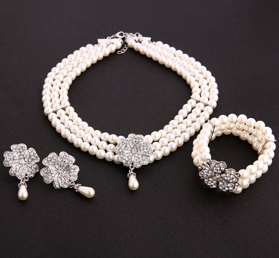 Audrey Hepburn Breakfast at Ti - Women'S Accessories In The 1950S ulasan dan harga