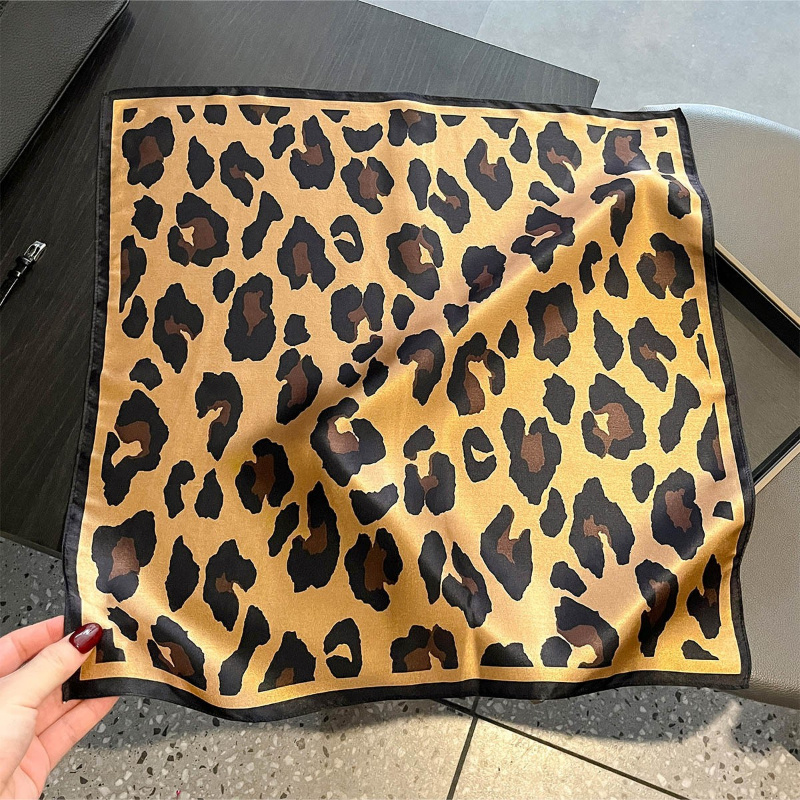 100% Silk Square Scarf Leopard - Silk Scarf Square ulasan dan harga